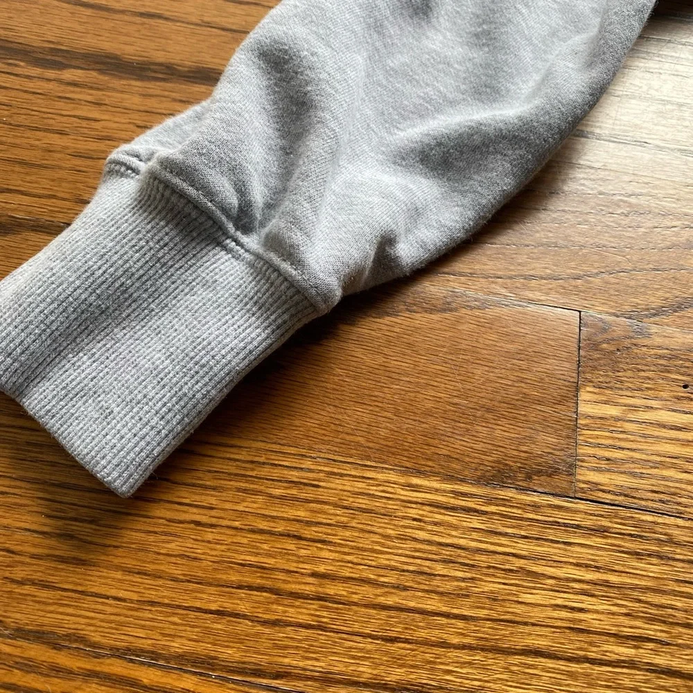 The North Face Women’s Gray Logo Crewneck Sweatshirt Medium FA20 - Picture 9 of 10